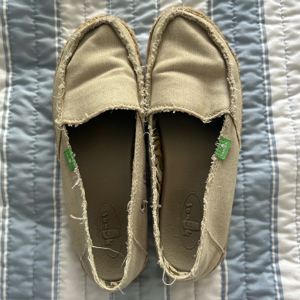 Sanuk Fiona natural flat size 6